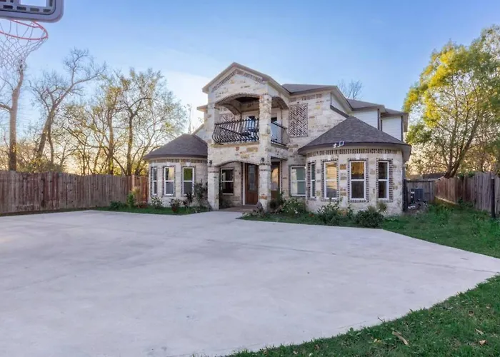 Luxury Spanish Style Getaway Houston