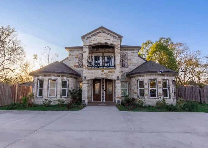 Luxury Spanish Style Getaway Houston